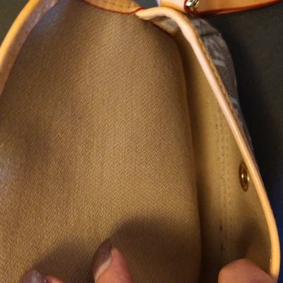 Nwot. Dooney & Bourke wristlet. - Picture 5 of 6